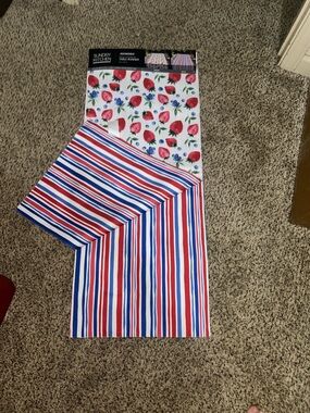 Sundry Kitchen Reversible Table Runner (Berries and Patriotic)